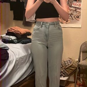 Ultra High Rise Hollister Dad Jean. Size 23/00R